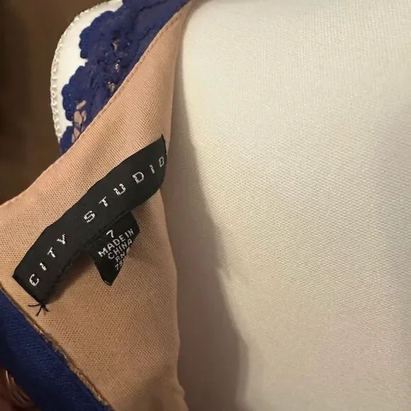 City Studio Elegant Blue Lace Dress Size 7 like new - Picture 7 of 7